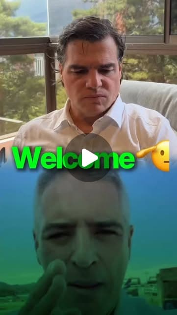 Alejandro Arbeláez A. en primer plano frente a una ventana y, debajo, otro hombre en un video; texto «Welcome»