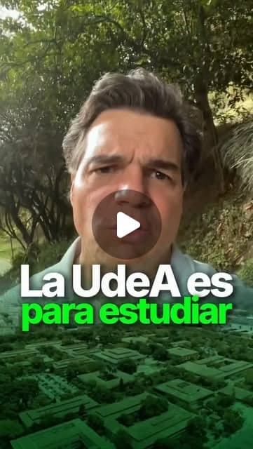 Primer plano de Alejandro Arbeláez A. en la calle; texto «La UdeA es para estudiar»